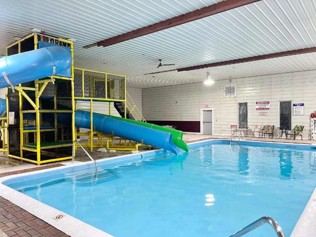 Camp Inn Lodge Au Sable Kültér fotó