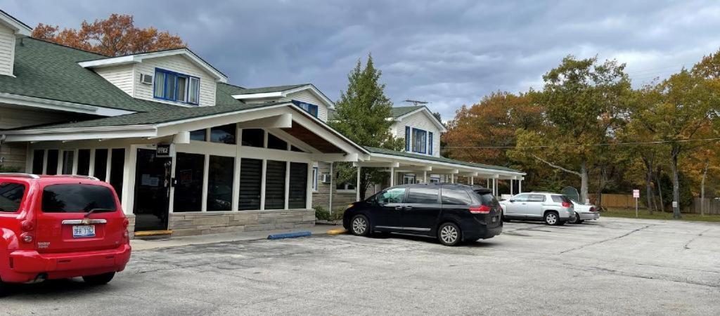 Camp Inn Lodge Au Sable Kültér fotó